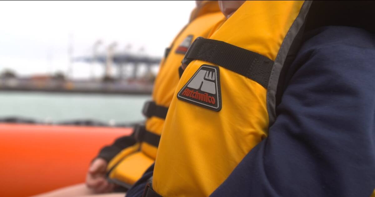 New rules require everyone on recreational boats six metres or less to wear a properly fitted lifejacket while underway.