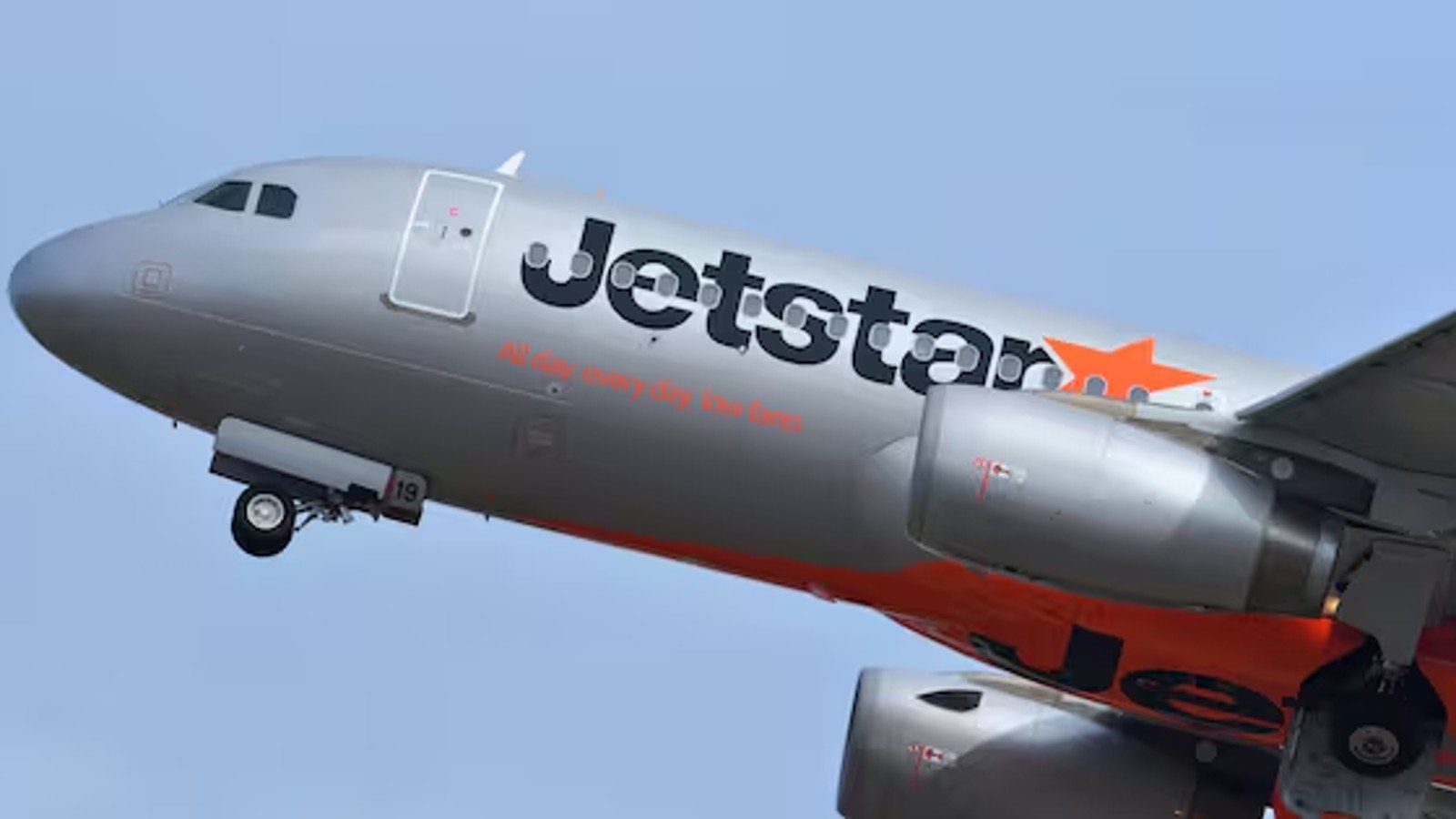 Jetstar will suspend the Auckland to Sunshine Coast route from 24 October.